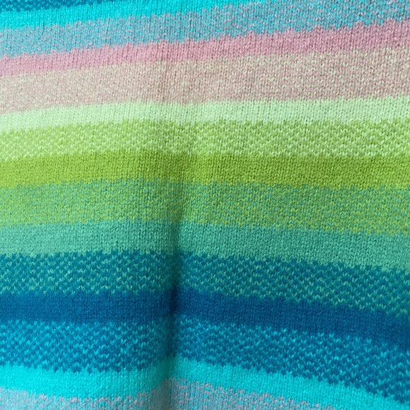 Medium Gap sweater lambs wool blend, rainbow, runs small gently used, no flaws - Picture 3 of 4
